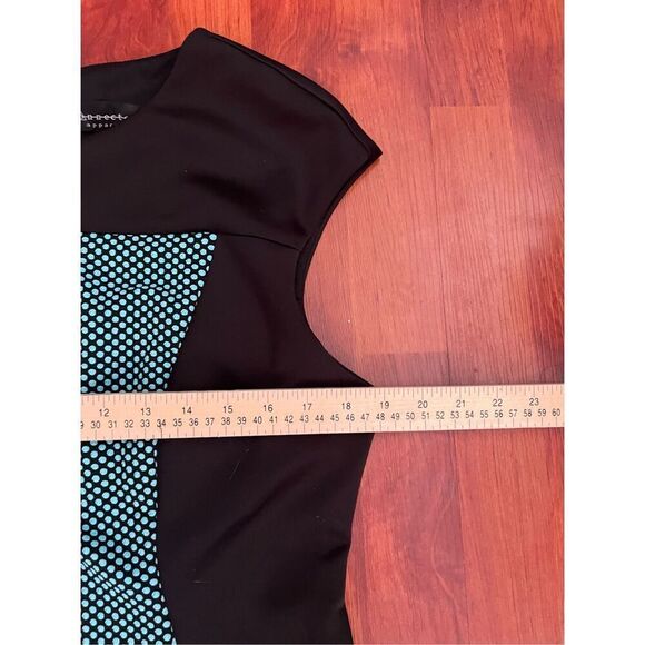 Connected Apparel for fitted zip up dress with cap sleeves ￼Size 16 - Picture 6 of 7